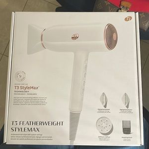 New- Beautiful white/rose gold T3 Stylemax dryer. Boxed w accessories/tools